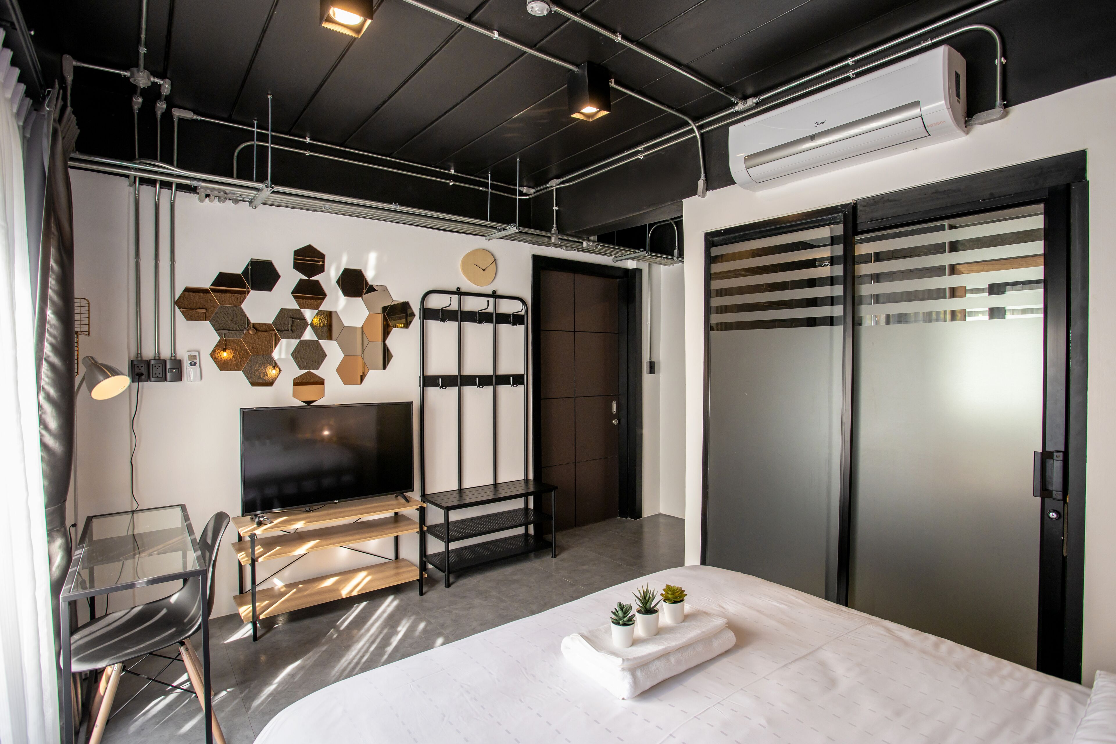 Family Room | Room amenity