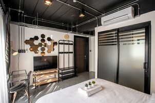 Family Room | Room amenity