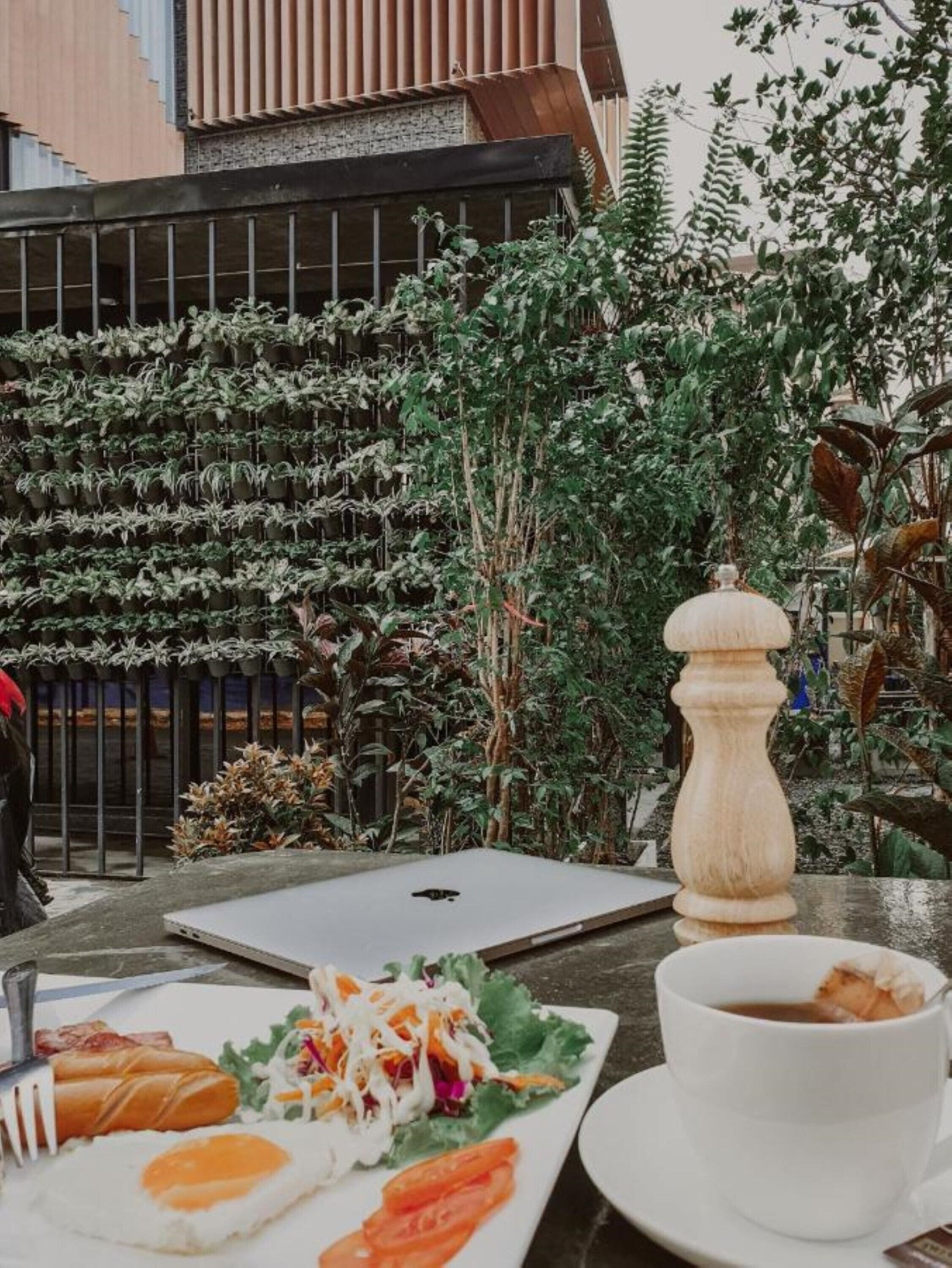 Daily local cuisine breakfast for a fee