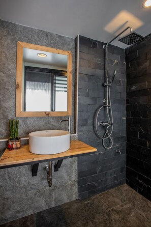 Bathroom shower - My Loft Hotel (Chiang Mai)