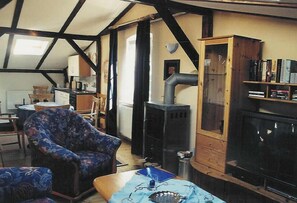 Studio (Large) | Wohnzimmer | Flachbildfernseher