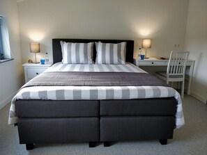 Habitación doble, 1 cama de matrimonio (Blauw) | Ropa de cama hipoalergénica y escritorio