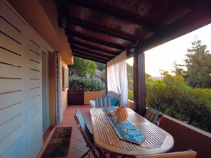 Outdoor dining - For Any Family Costa Paradiso Villa Pool Parking Space Privacy and Relaxation (Costa Paradiso)