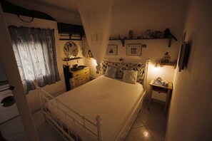 3 habitaciones, tabla de planchar con plancha y ropa de cama 