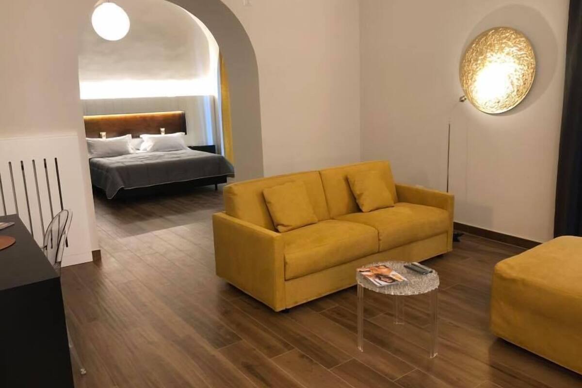 Junior Suite Deluxe | Minibar, desk, WiFi (free), bed sheets