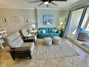 TV, DVD player - Beautiful Low 8th Floor Beach-Front with Walk-In Shower! Free Beach Service! (Panama City Beach)