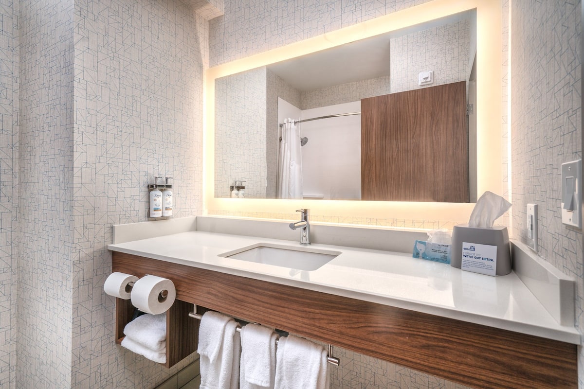 premium bedding, desk, soundproofing, free wifi