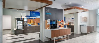 Holiday Inn Express & Suites Brandon by IHG