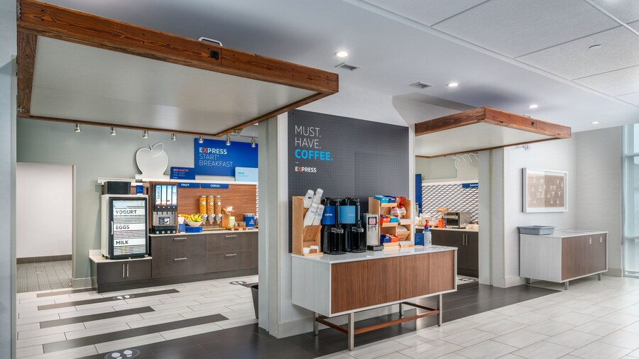 Holiday Inn Express & Suites Brandon by IHG