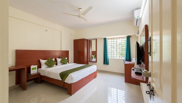 Deluxe Room - Hotel Ample Suites (Bengaluru)