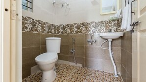 Bathroom - Hotel Ample Suites (Bengaluru)