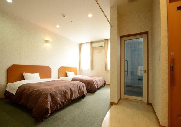 1 bedroom, desk, free WiFi, bed sheets