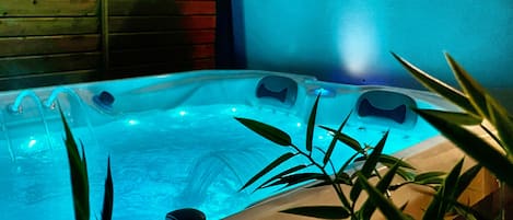 2 bedrooms, premium bedding, memory-foam beds, in-room safe