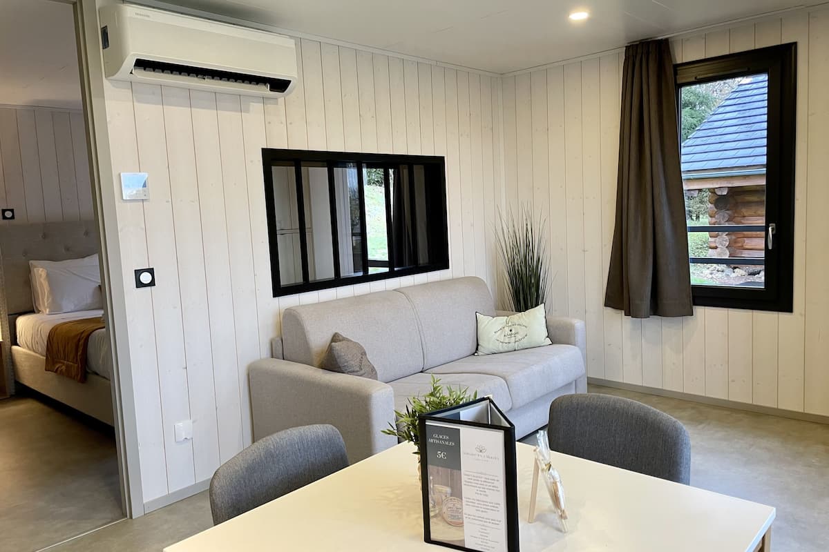 2 bedrooms, premium bedding, memory-foam beds, in-room safe