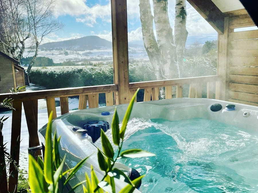 Luxe beddengoed, bedden met traagschuimmatras, een kluis op de kamer