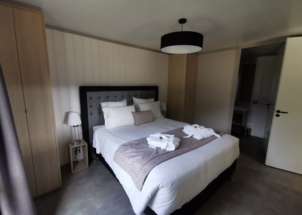 2 bedrooms, premium bedding, memory-foam beds, in-room safe