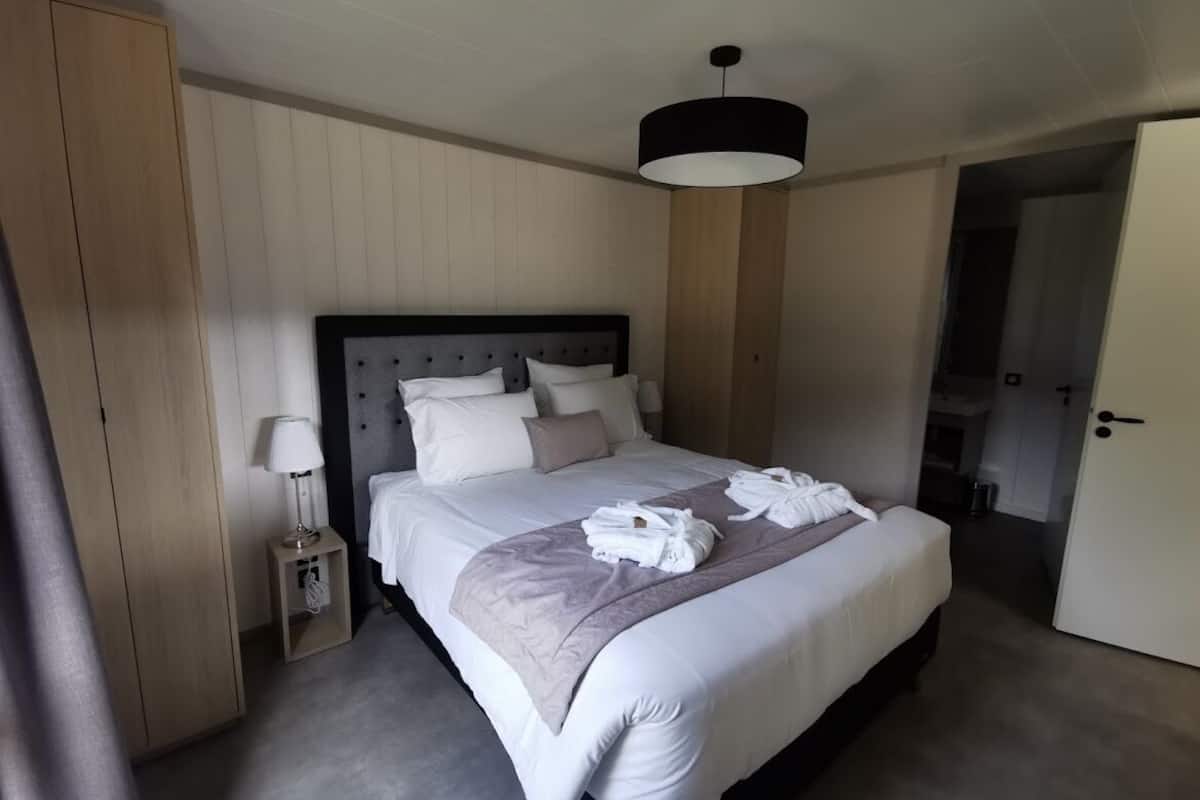 2 bedrooms, premium bedding, memory-foam beds, in-room safe