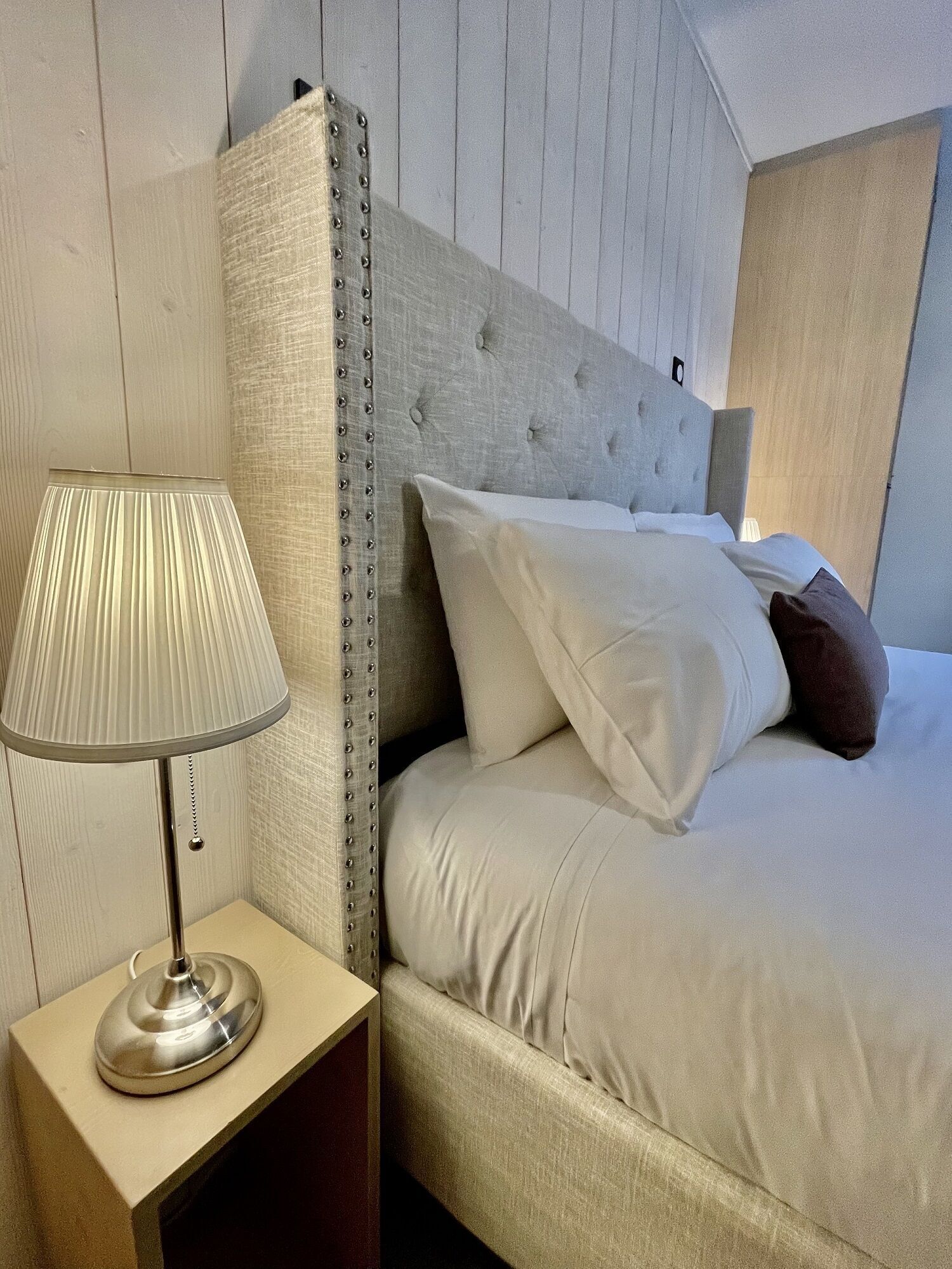 Luxe beddengoed, bedden met traagschuimmatrassen, een kluis op de kamer