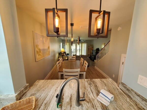 Condo, 2 Bedrooms | Dining