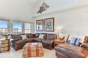 ハウス 3 ベッドルーム | リビング エリア | テレビ