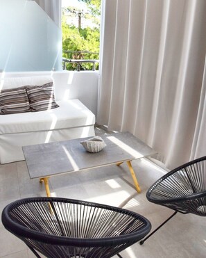 Deluxe-Apartment, 1 Schlafzimmer, eingeschränkter Meerblick (Nostalgia) | Balkon