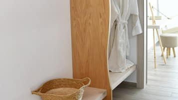 Deluxe Apartment, 1 Bedroom, City View, Ground Floor (Serenity) | Wardrobe