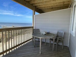 Outdoor dining - Sw 1 Starfish 1 Bedroom Condo by RedAwning (Hatteras)