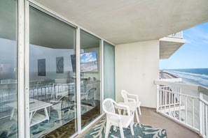 Condo, 2 Bedrooms | Property grounds