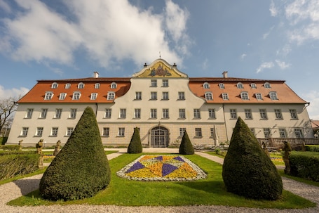 Exterior. Hotel Schloss Lautrach