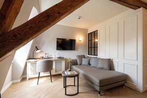 Deluxe Double or Twin Room | Hypo-allergenic bedding, desk, blackout drapes, iron/ironing board - Hotel Schloss Lautrach (Lautrach)