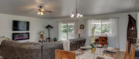 House, 3 Bedrooms | Living room