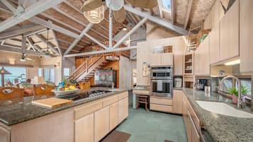 House, 4 Bedrooms | Private kitchen | Fridge, microwave, oven, dishwasher