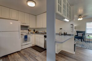 House, 3 Bedrooms | Private kitchen - Hilo Hale Kaumana 3 Bedroom Home by RedAwning (Hilo)