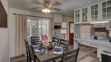 House, 3 Bedrooms | Private kitchen | Fridge, oven, coffee/tea maker, toaster