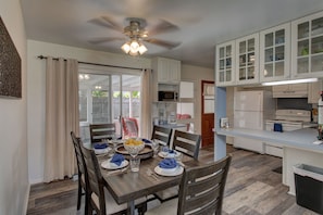 House, 3 Bedrooms | Private kitchen | Fridge, oven, coffee/tea maker, toaster
