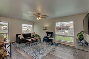 House, 3 Bedrooms | Living room | Smart TV - Hilo Hale Kaumana 3 Bedroom Home by RedAwning (Hilo)