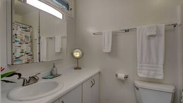 House, 3 Bedrooms | Bathroom | Towels