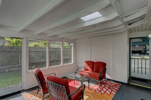 Casa, 3 habitaciones | Sala de estar | Smart TV 