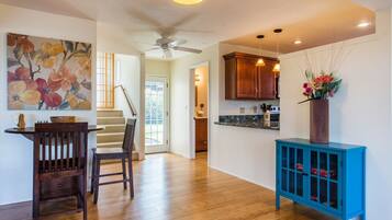 House, 3 Bedrooms | Private kitchen | Fridge, oven, coffee/tea maker, toaster