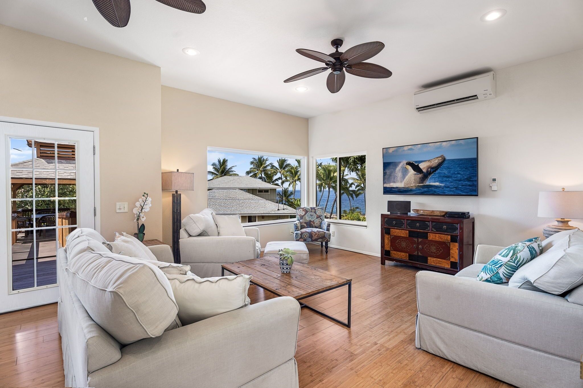 Nhà, 3 phòng ngủ | Khu phòng khách | Smart TV 30-inch có truyền hình cáp, TV 