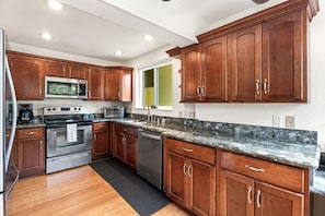House, 3 Bedrooms | Private kitchen | Fridge, oven, coffee/tea maker, toaster - Kai Vista 2 Bedroom Home by RedAwning (Kailua-Kona)
