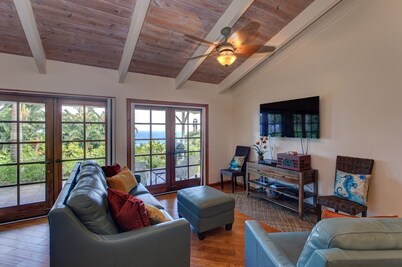 Hamakua Pukana La Hale 3 Bedroom Home by RedAwning