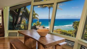 House, 3 Bedrooms | Private kitchen | Fridge, coffee/tea maker