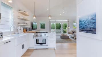 House, 2 Bedrooms | Private kitchen