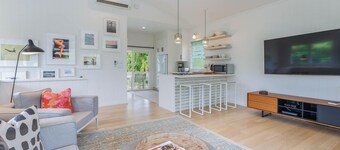 Hanalei Beachfront 2 Bedroom Home by RedAwning