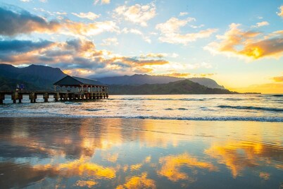 Hanalei Beachfront 2 Bedroom Home by RedAwning