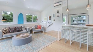 Rumah, 2 kamar tidur | Ruang keluarga | Smart TV