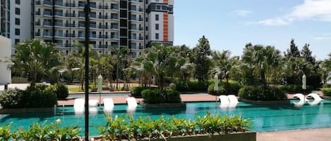 Outdoor pool, a heated pool