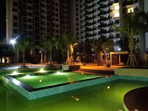 Outdoor pool, a heated pool