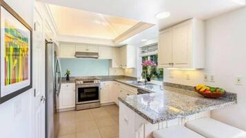 Appart'hÎtel, 3 chambres | Cuisine privée | Réfrigérateur, four, cafetiÚre/bouilloire